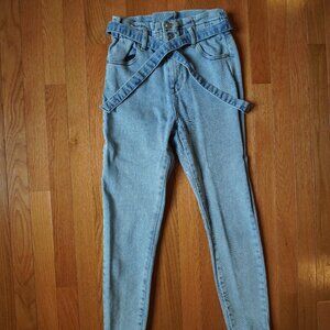 GUESS Skinny Jeans with Denim Belt || 27